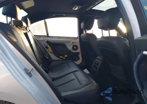 2017 BMW 330I xDrive z USA, uszkodzony, nr VIN WBA8D9G36HNU64353